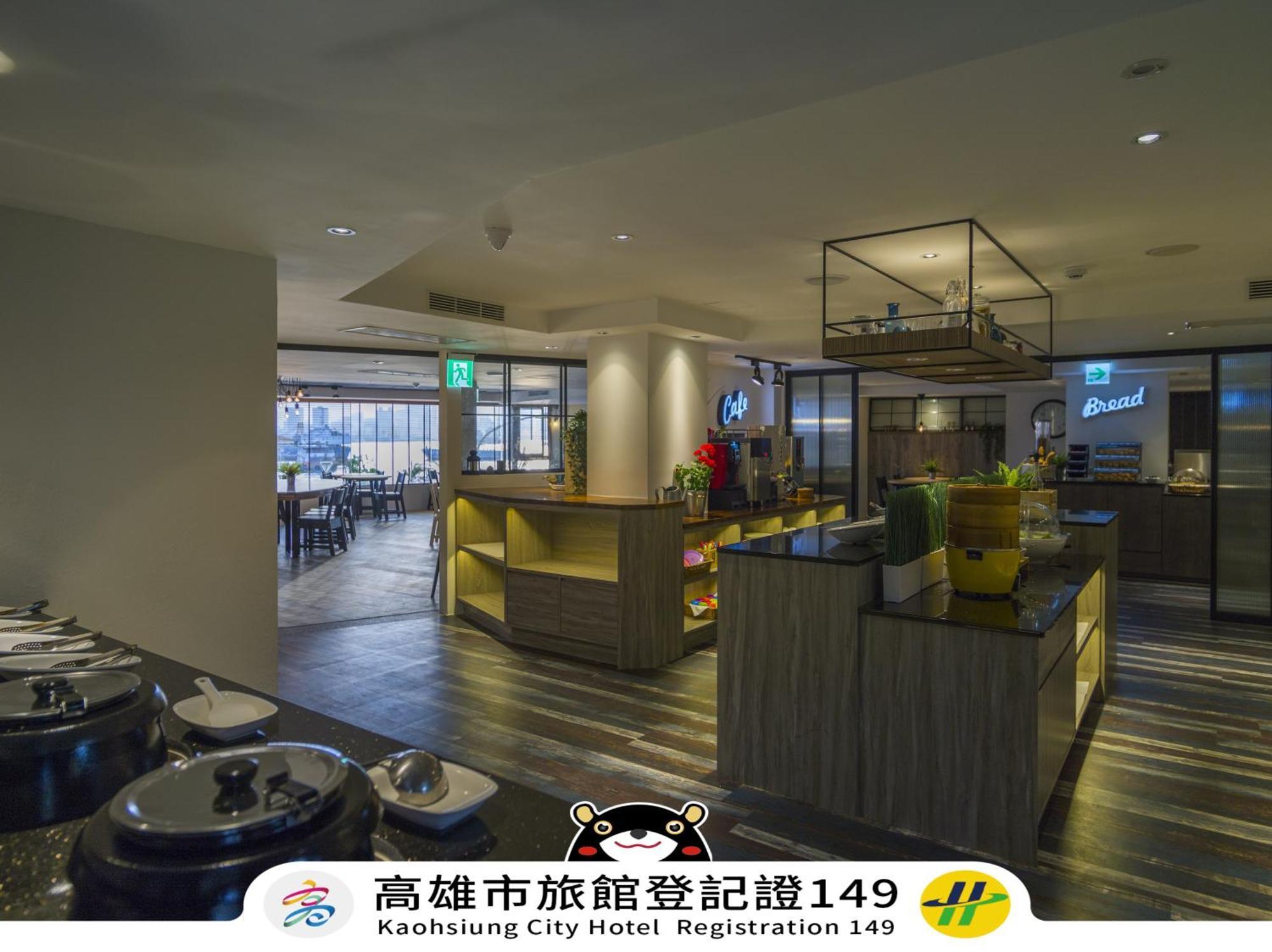 Watermark Hotel-The Harbour Kaohsiung Exterior photo