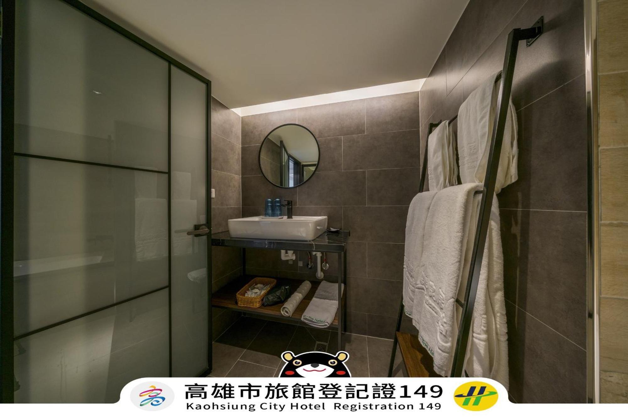 Watermark Hotel-The Harbour Kaohsiung Room photo