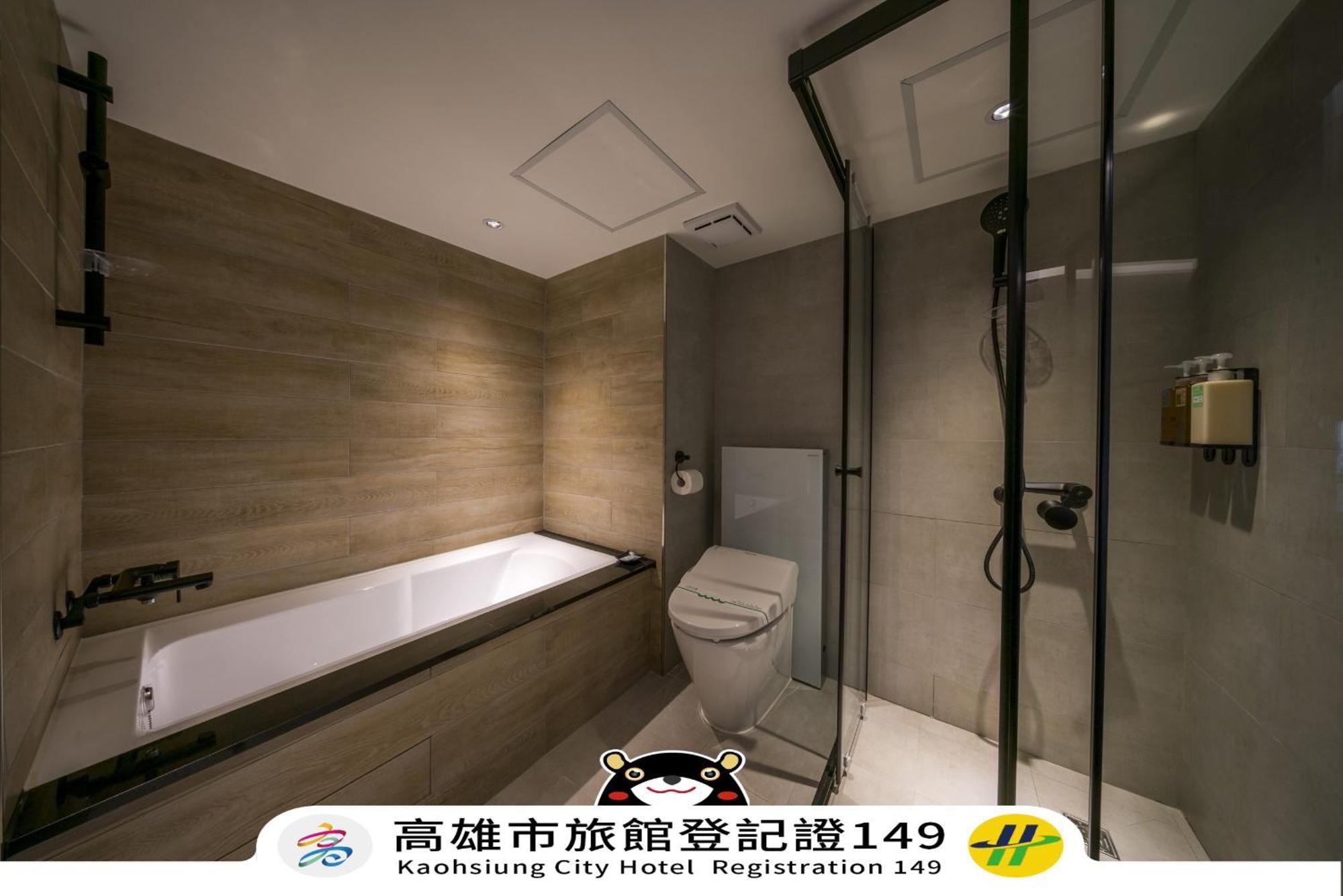 Watermark Hotel-The Harbour Kaohsiung Room photo
