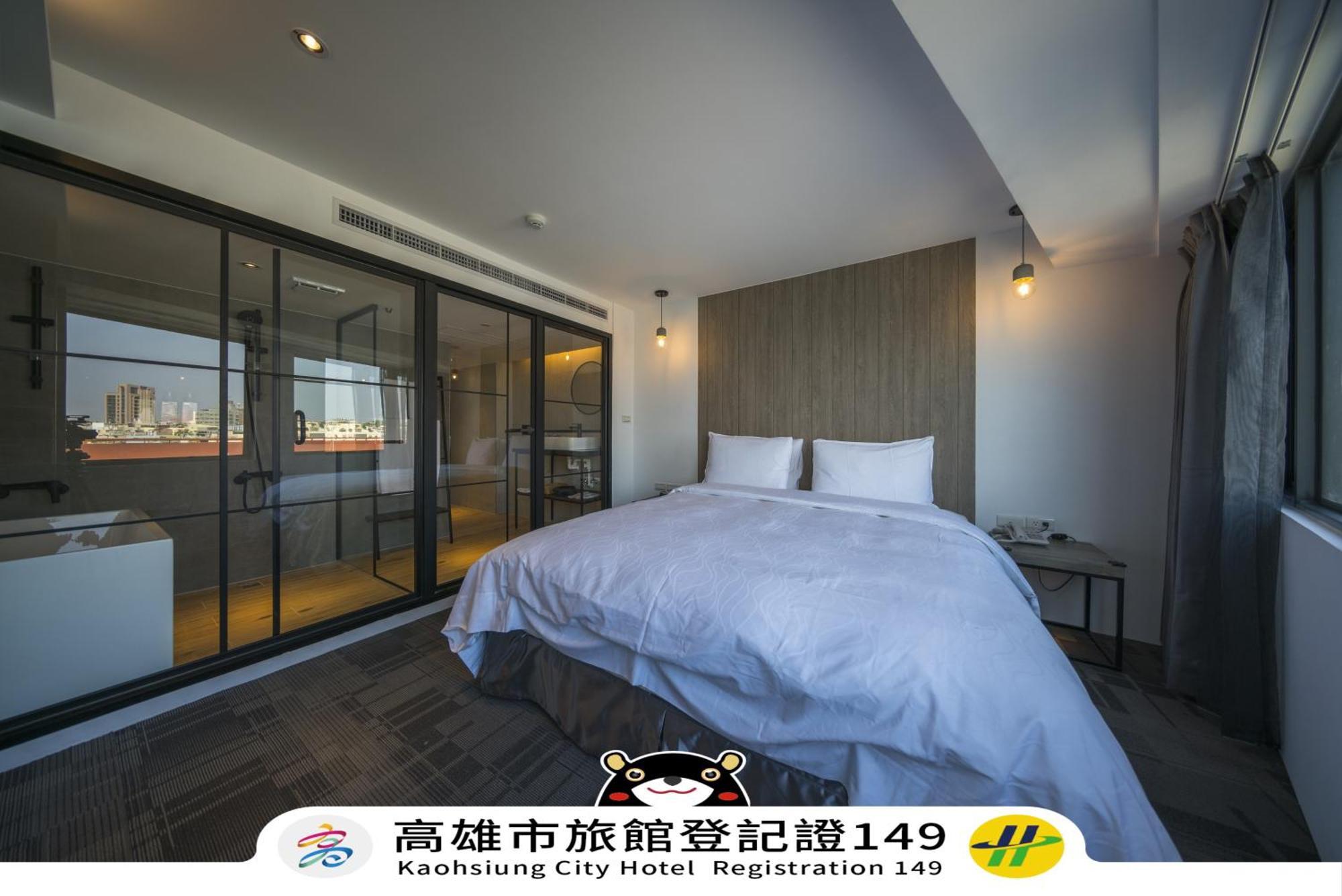 Watermark Hotel-The Harbour Kaohsiung Exterior photo