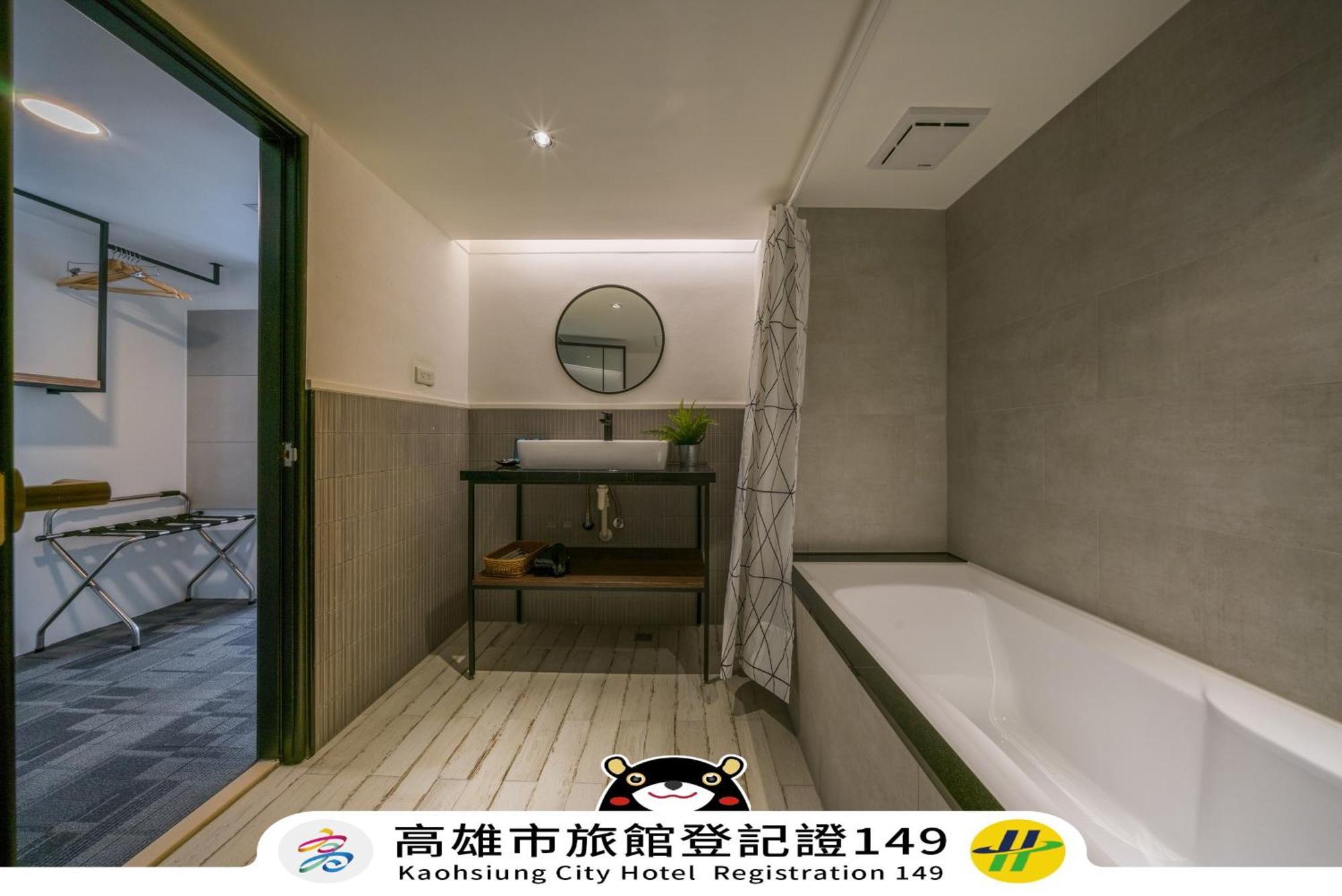 Watermark Hotel-The Harbour Kaohsiung Room photo
