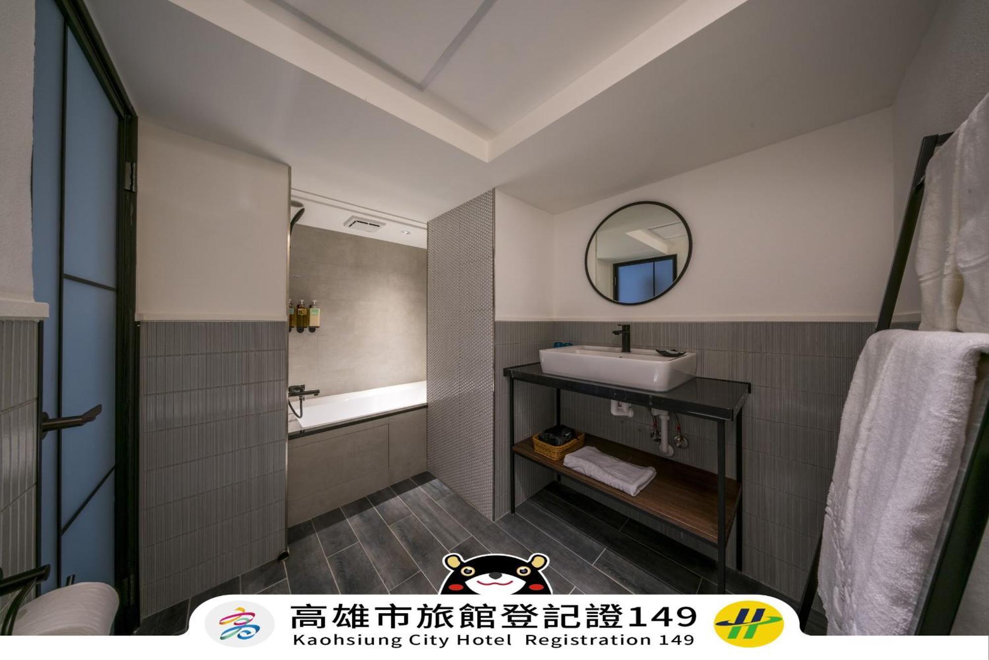 Watermark Hotel-The Harbour Kaohsiung Exterior photo