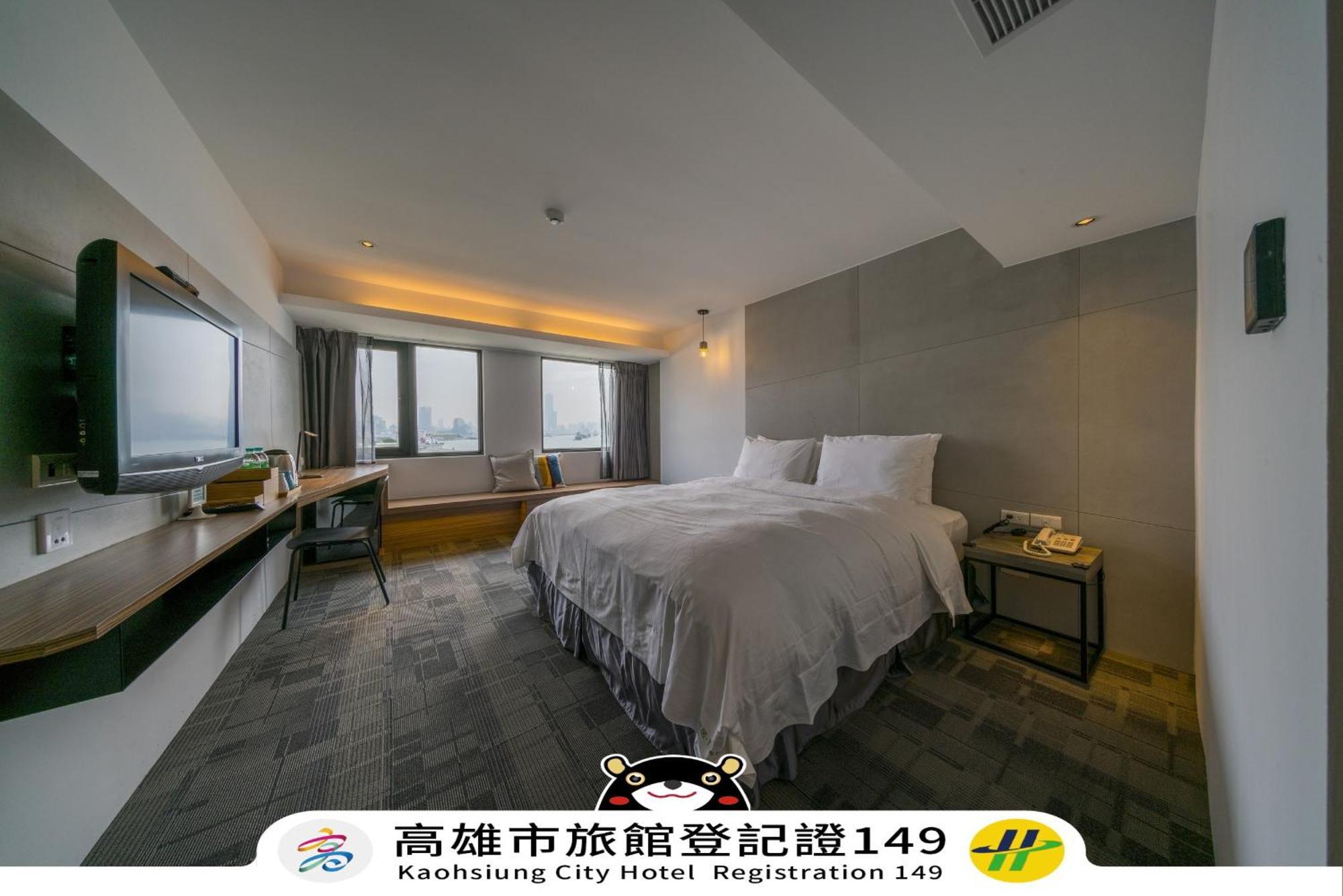 Watermark Hotel-The Harbour Kaohsiung Exterior photo